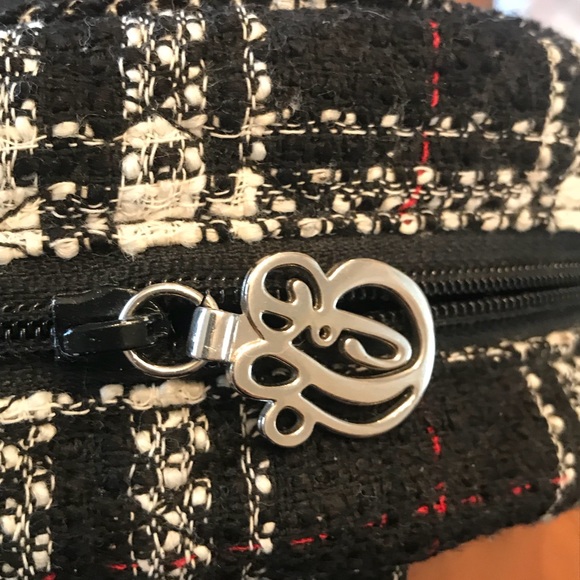 Adorable Vera Bradley round woven purse❤️ - Picture 3 of 7